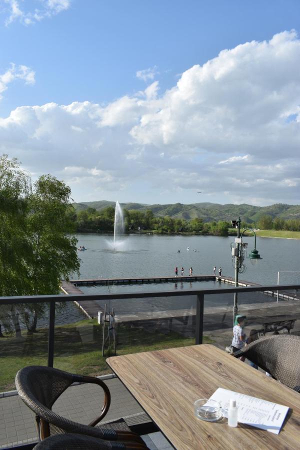 Prenociste Srebrno Jezero Hotel เวลิโก กราดิชเต ภายนอก รูปภาพ