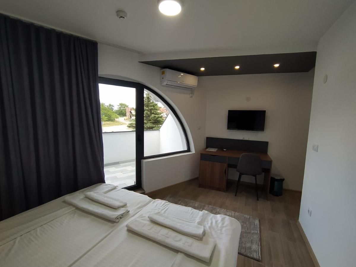 Prenociste Srebrno Jezero Hotel เวลิโก กราดิชเต ภายนอก รูปภาพ