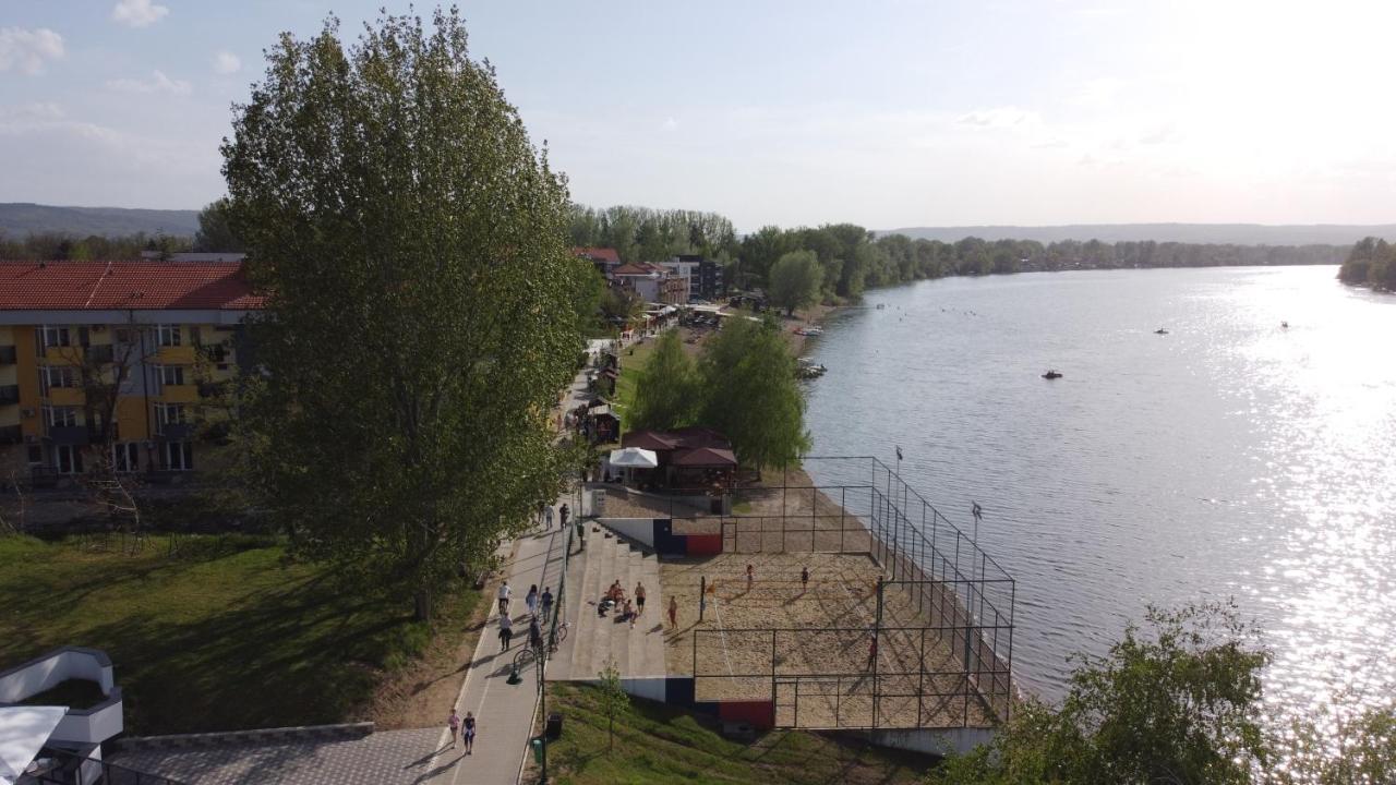 Prenociste Srebrno Jezero Hotel เวลิโก กราดิชเต ภายนอก รูปภาพ