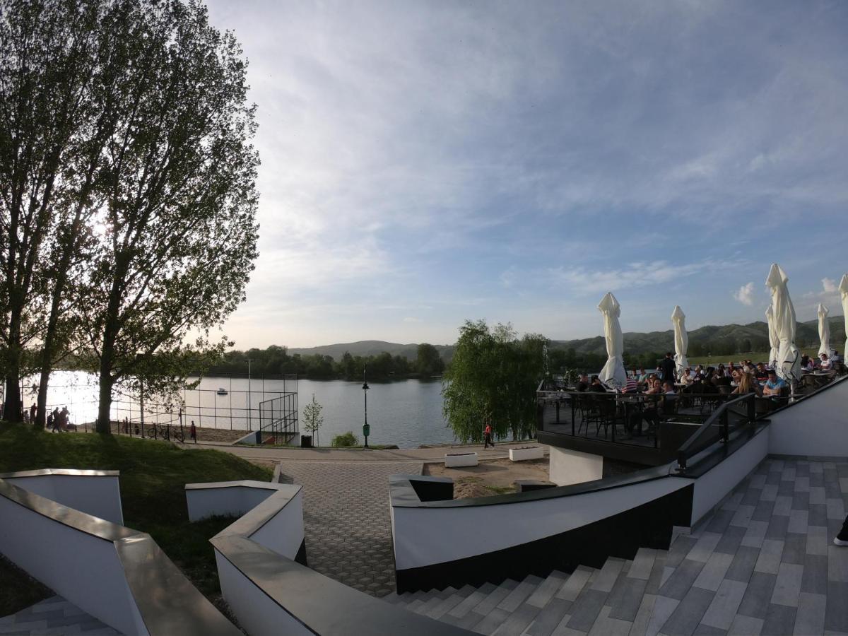 Prenociste Srebrno Jezero Hotel เวลิโก กราดิชเต ภายนอก รูปภาพ
