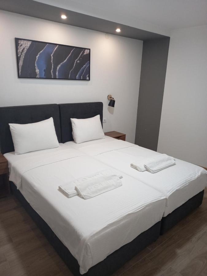 Prenociste Srebrno Jezero Hotel เวลิโก กราดิชเต ภายนอก รูปภาพ