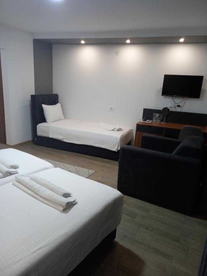 Prenociste Srebrno Jezero Hotel เวลิโก กราดิชเต ภายนอก รูปภาพ