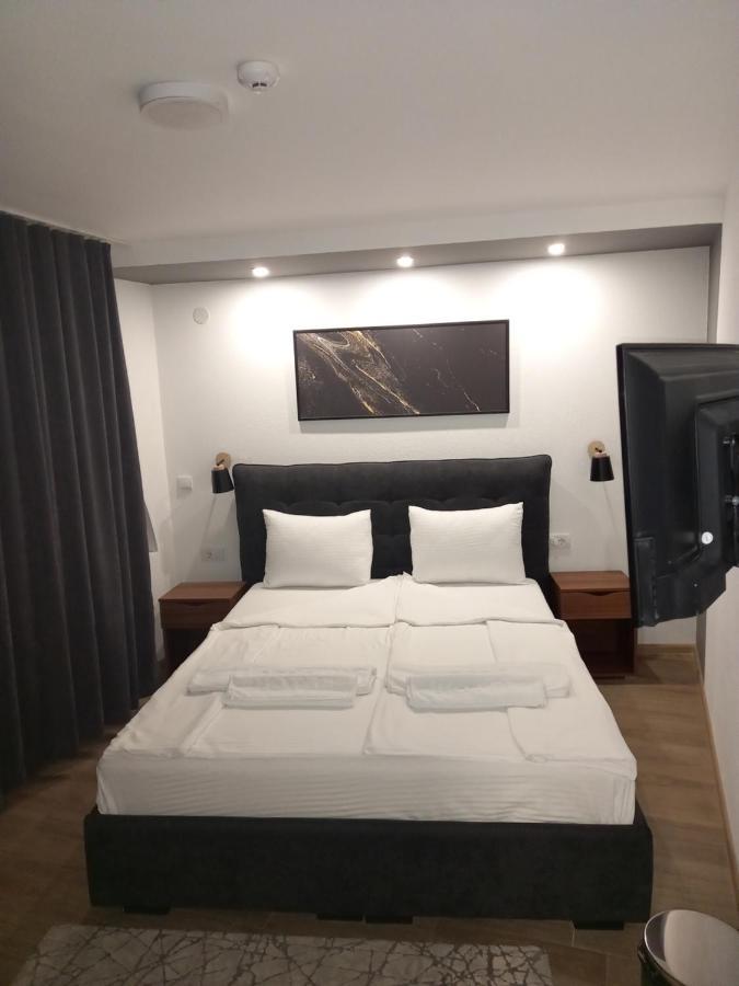 Prenociste Srebrno Jezero Hotel เวลิโก กราดิชเต ภายนอก รูปภาพ