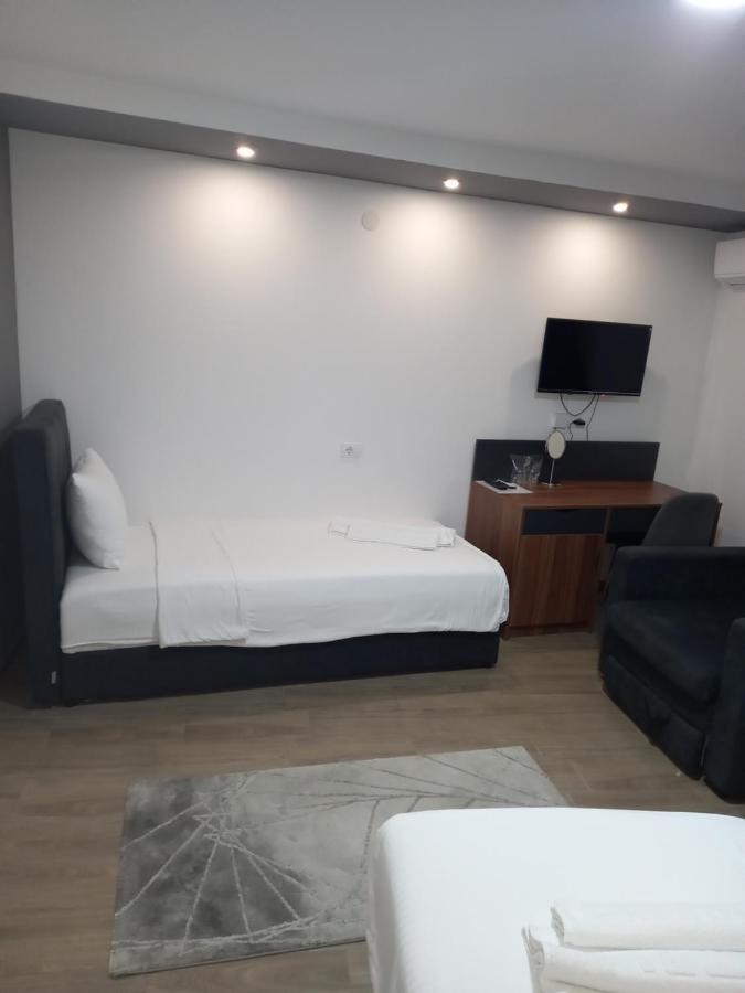 Prenociste Srebrno Jezero Hotel เวลิโก กราดิชเต ภายนอก รูปภาพ