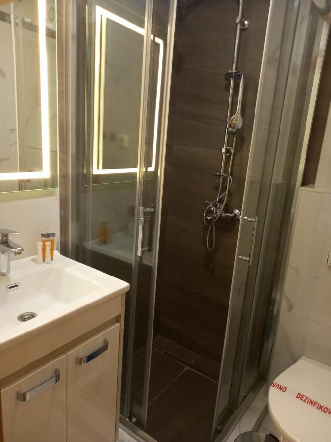 Prenociste Srebrno Jezero Hotel เวลิโก กราดิชเต ภายนอก รูปภาพ