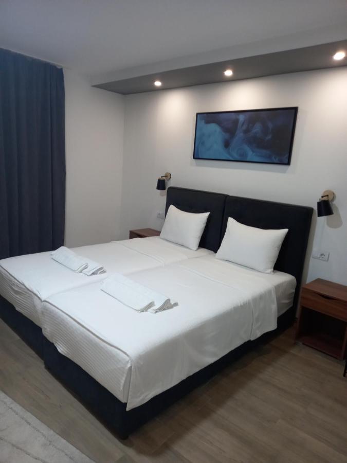 Prenociste Srebrno Jezero Hotel เวลิโก กราดิชเต ภายนอก รูปภาพ
