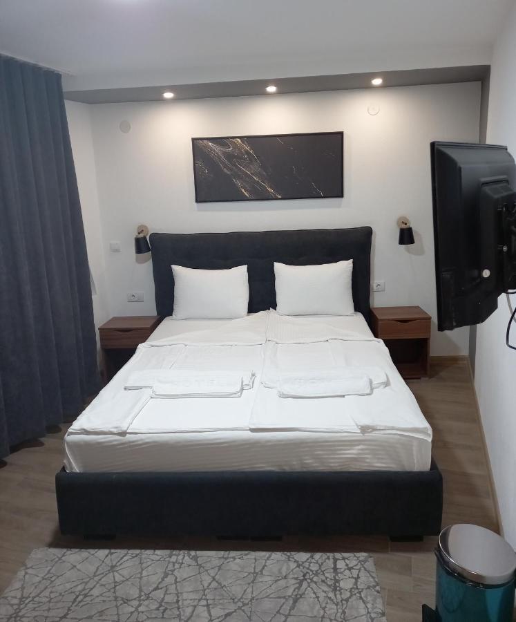 Prenociste Srebrno Jezero Hotel เวลิโก กราดิชเต ภายนอก รูปภาพ