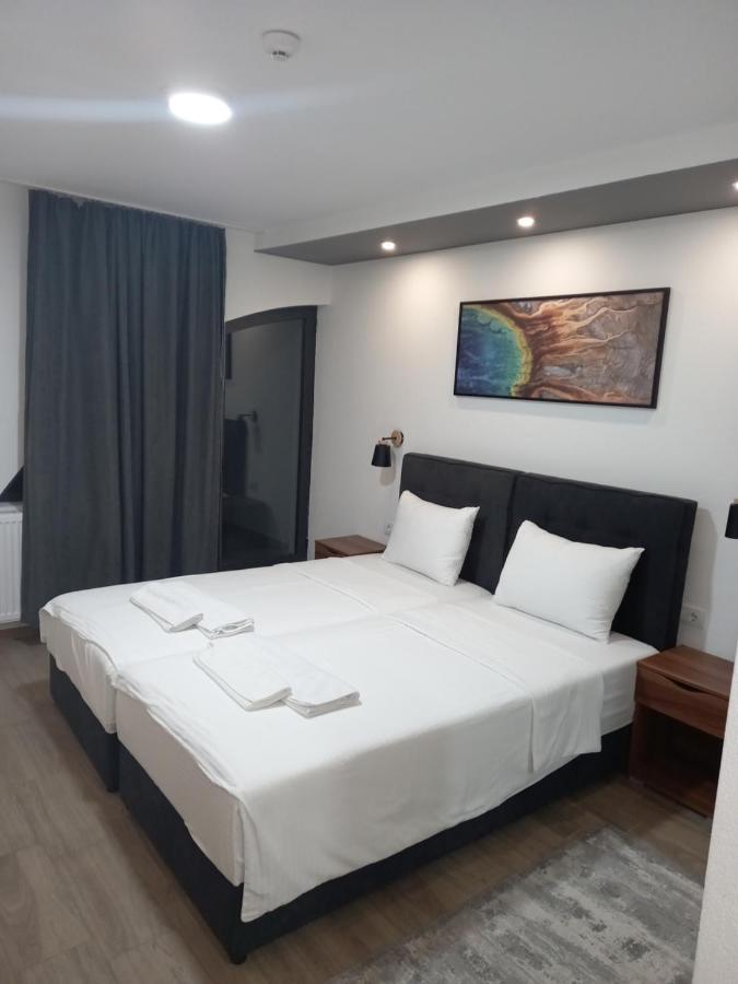Prenociste Srebrno Jezero Hotel เวลิโก กราดิชเต ภายนอก รูปภาพ