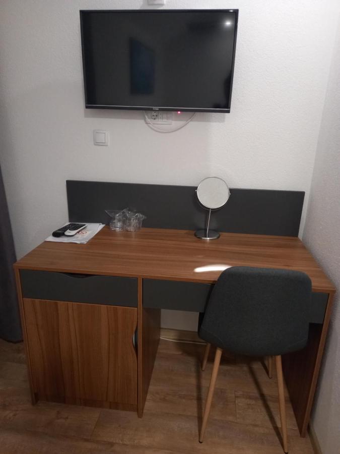 Prenociste Srebrno Jezero Hotel เวลิโก กราดิชเต ภายนอก รูปภาพ