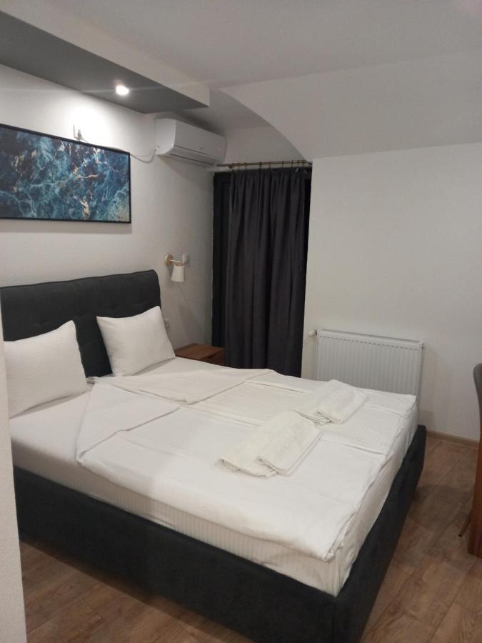 Prenociste Srebrno Jezero Hotel เวลิโก กราดิชเต ภายนอก รูปภาพ
