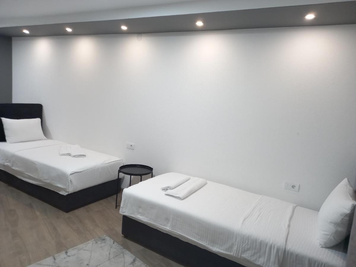 Prenociste Srebrno Jezero Hotel เวลิโก กราดิชเต ภายนอก รูปภาพ